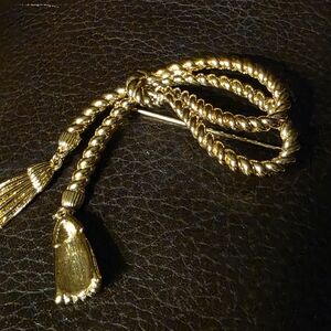 Double Rope Lasso Brooch Pin Gold Tone Tassel Dangles 2.75"